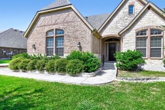 Building Photo - Luxury 4-Bedroom Home with Chef's Kitchen & Outdoor Living
