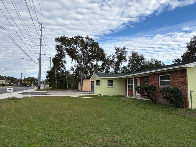 Building Photo - For Rent: 4-Bedroom Home in Lakeland