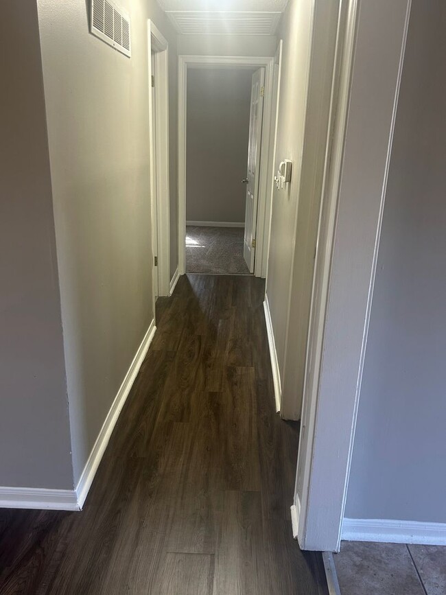Building Photo - AVAILABLE NOW! Beautiful 3 Bedroom Home in...