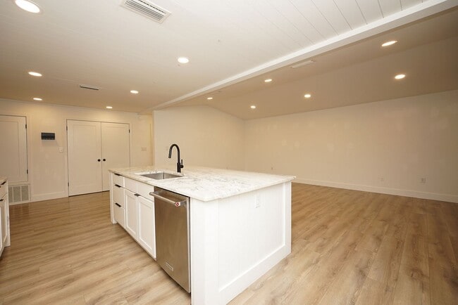 Building Photo - Updated Home in Rocky Bayou