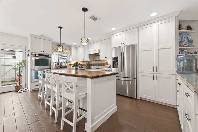 Building Photo - 12705 Huntingwick Dr