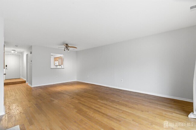 Building Photo - 60 Hampshire Dr