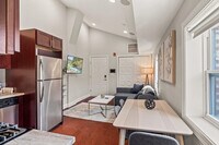 Building Photo - 606 S 2nd St