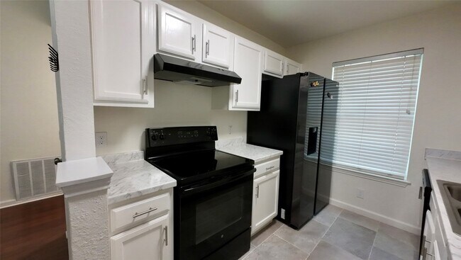 Building Photo - 1404 Woodfern Dr
