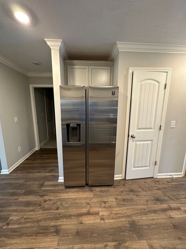 Building Photo - Beautiful 2 Bed 2.5 Bath Townhome *ZONED FOR BLACKMANS SCHOOLS*