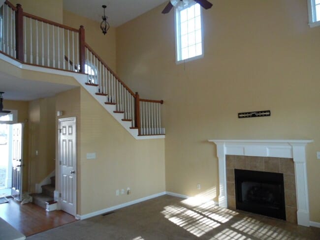 Building Photo - Stunning 4 bedroom with mother-in-law suite on main level