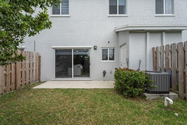 Building Photo - 413 NW 12th Pl