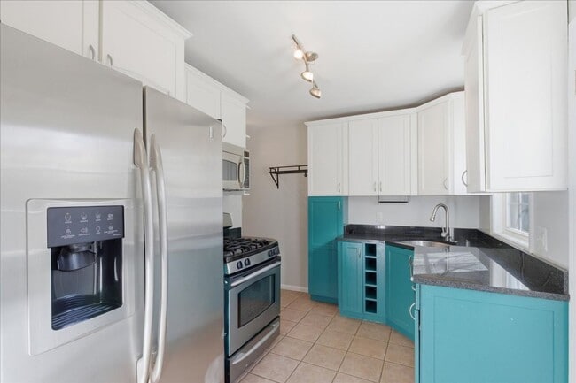 Building Photo - 403 S Veitch St