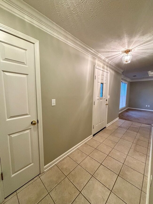 Building Photo - Cozy Living For Cold Days