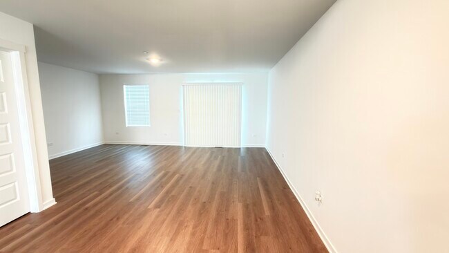 Building Photo - 435 Lakeshore Ct