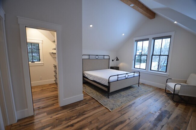 Building Photo - 300 Washington Rd