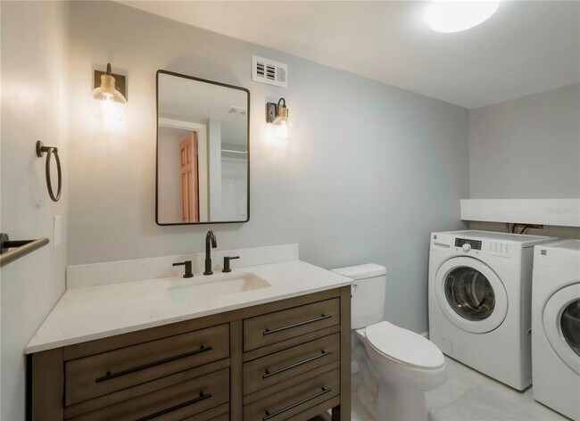 Building Photo - 1420 Alhambra Way S