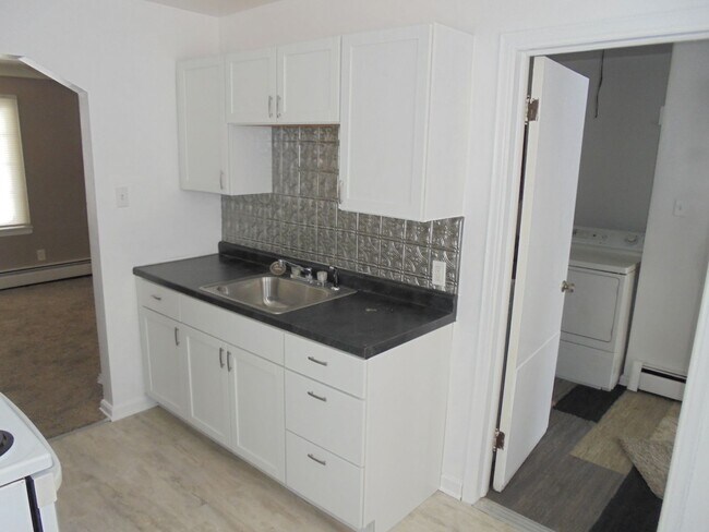 Building Photo - 2/1 ranch available - OPEN HOUSE SAT 8/1/26 2-4PM AND SUN 8/2/26 12:30-2:30