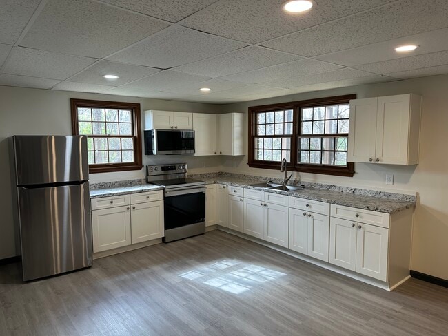 Building Photo - 1230 Stonewall Jackson Dr