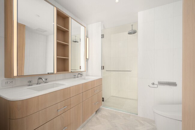 Building Photo - 250 W 96th St