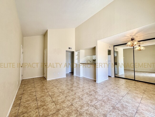 Building Photo - 1620 N Wilmot Rd