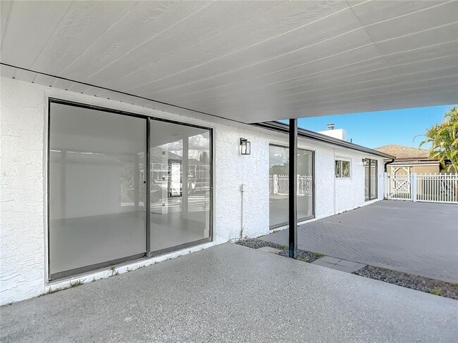 Building Photo - 9920 San Mateo Way