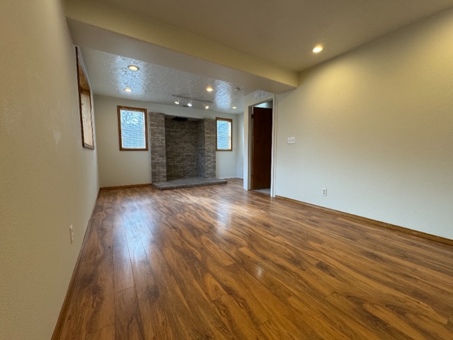 Building Photo - 1286 N Aster Pl