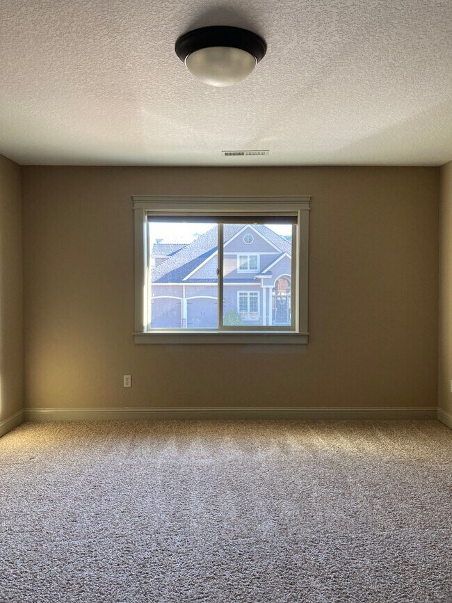 Building Photo - West Meadows Estate 2-Story Home in Salem