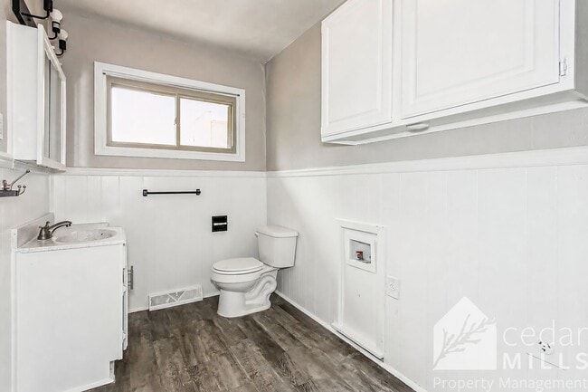 Building Photo - 811 N Chipper Ln