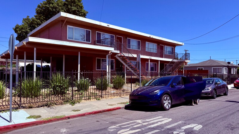 Primary Photo - 10100 Walnut St