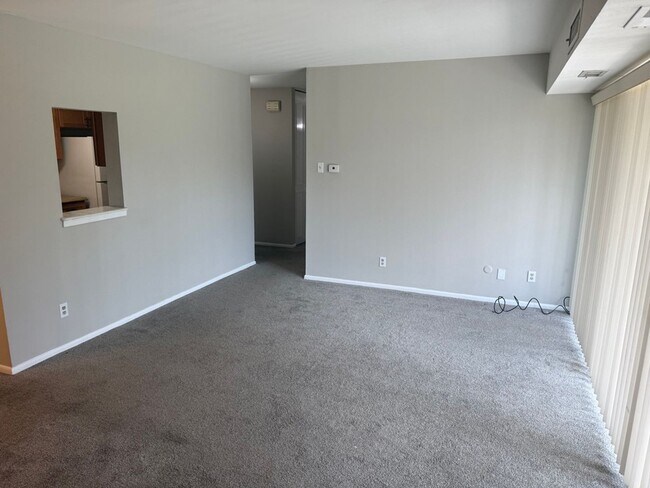 Building Photo - Bright & Spacious Condo in Sought-After Glenhardie Community