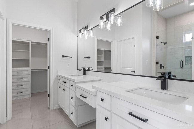 Building Photo - 16 Hana Dr