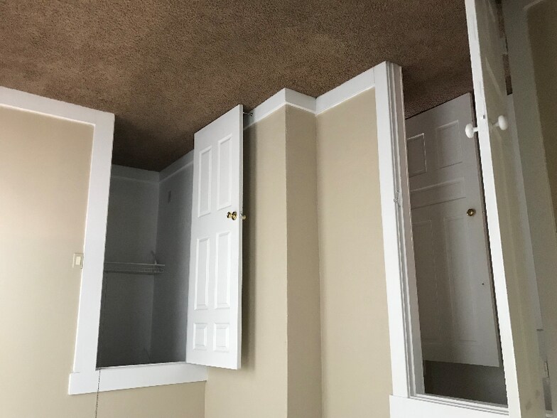 Building Photo - 227 James St