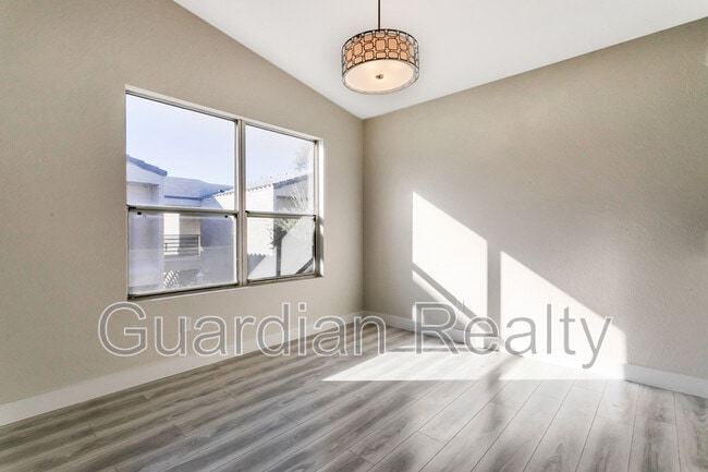 Building Photo - 6250 W Flamingo Rd