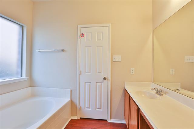 Building Photo - 3108 Kennedy Dr