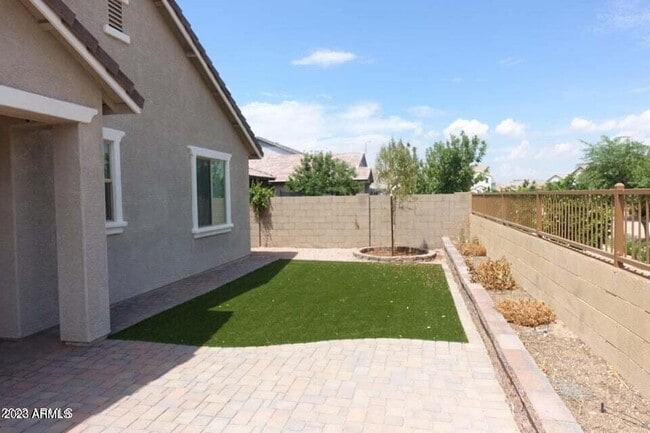 Building Photo - 3330 E Russell St