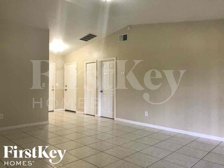 Building Photo - 309 Clearwater Ln