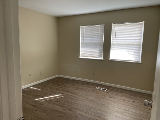 Building Photo - 497 S Wood Ave