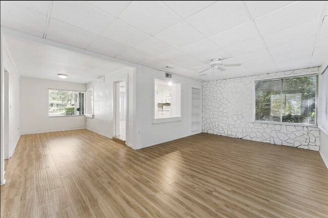 Building Photo - 447 N Phelps Ave