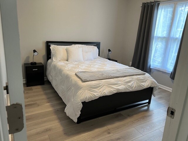 Queen bedroom - 228 Doane St SW