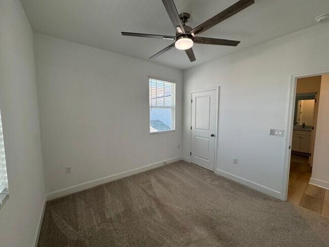 Building Photo - 1 Bedroom Garage Apartment Island Village of Celebration