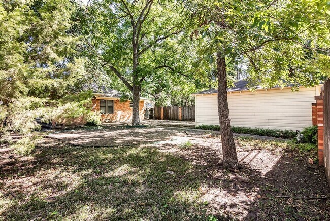 Building Photo - 6915 Inverness Ln