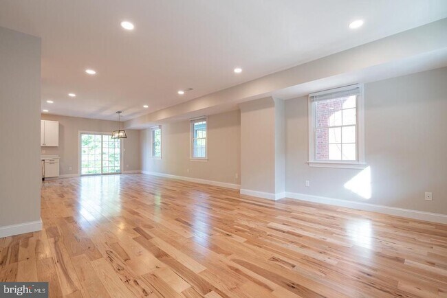 Building Photo - 90 Main St