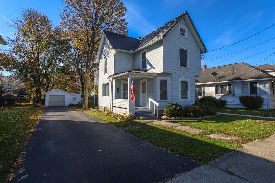 Front of house - 216 W William St