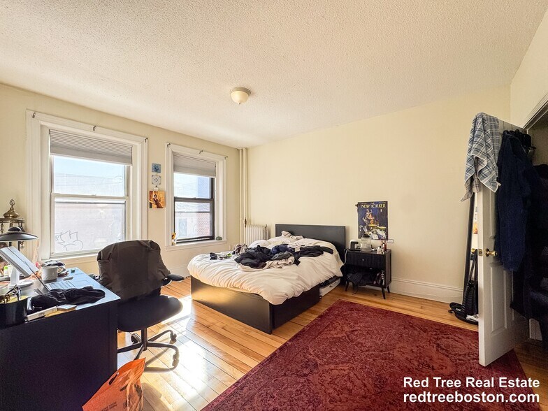 Building Photo - 12 Glenville Ave