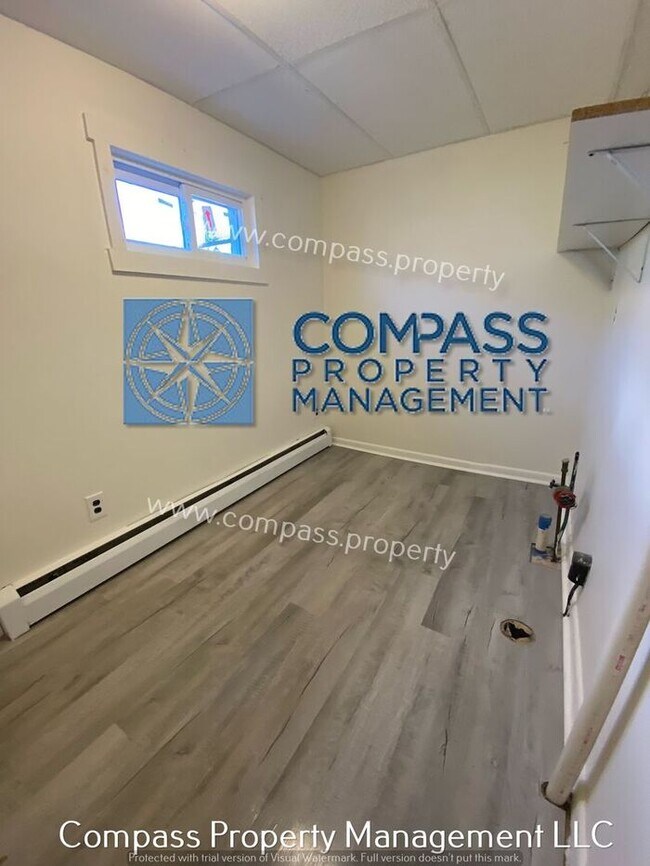 Building Photo - $ 1795 - 4 Bedroom, 1.5 Bath 3 Floor Home,...