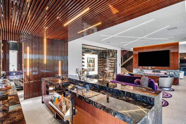 Building Photo - 2934 NE 8th Ave