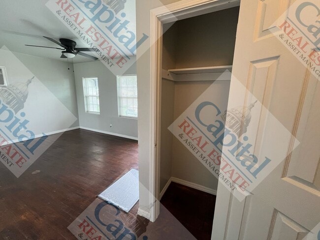 Building Photo - Charming 2 Bedroom w/ Move in Special