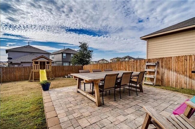 Building Photo - 118 Tallow Trail