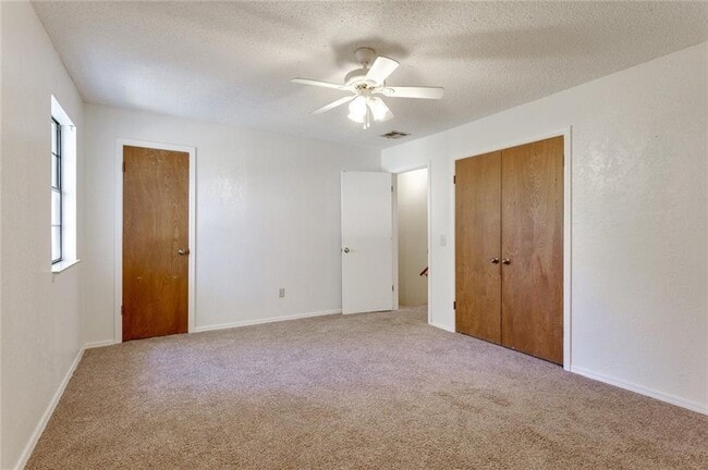 Building Photo - 2930 Colonial Ln