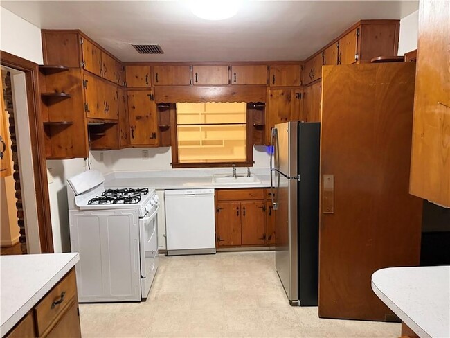 Building Photo - 2022 Woodbine Terrace NE