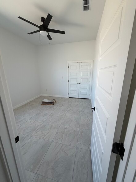 Building Photo - 4410 Escondido Ln S