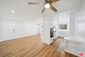 Building Photo - 842 Westbourne Dr