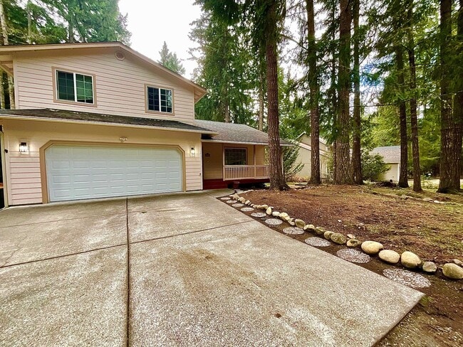 Building Photo - Beautiful 3 Bedroom, 2.5 Bath Home in Gated Clearwood Community!