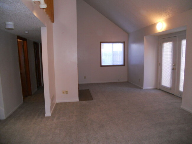 Building Photo - 2308 Lowell Dr